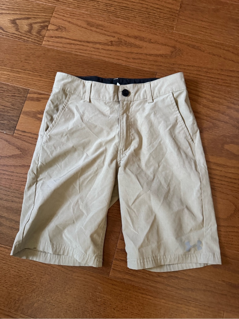 Boy’s Under Armour Beige Khaki Performance Shorts Sz 8